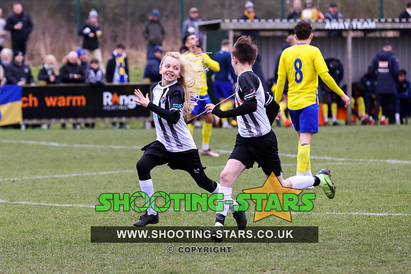 230311 Ascot v W Didsbury Chrton FAVase-0143