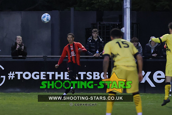 230426 Bracknell Town v Chesham UTD-0304