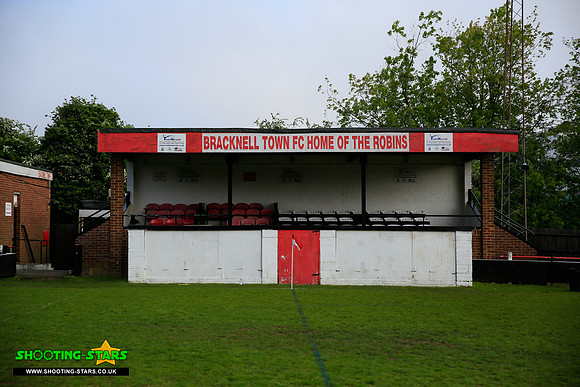 Bracknell Town 22May2016-0013